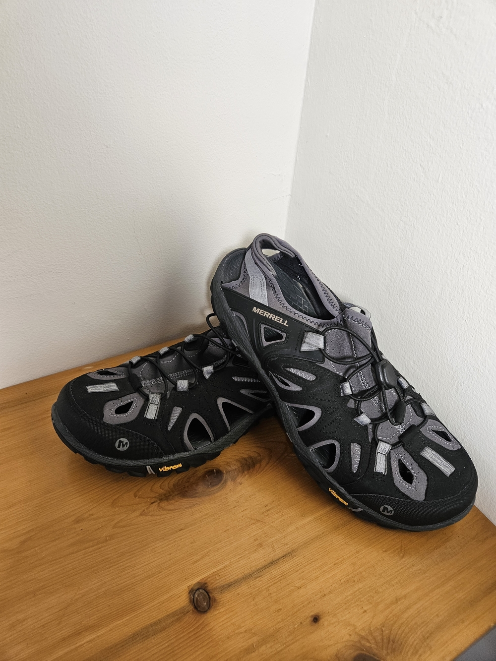 Merrell Men's Black & Gray Trail Sandals - Picture 2 of 5